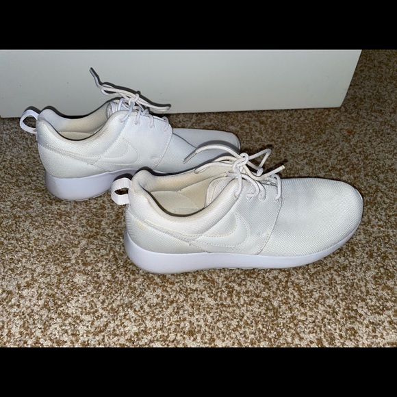 Nike woman’s size 8.5 - Picture 1 of 2